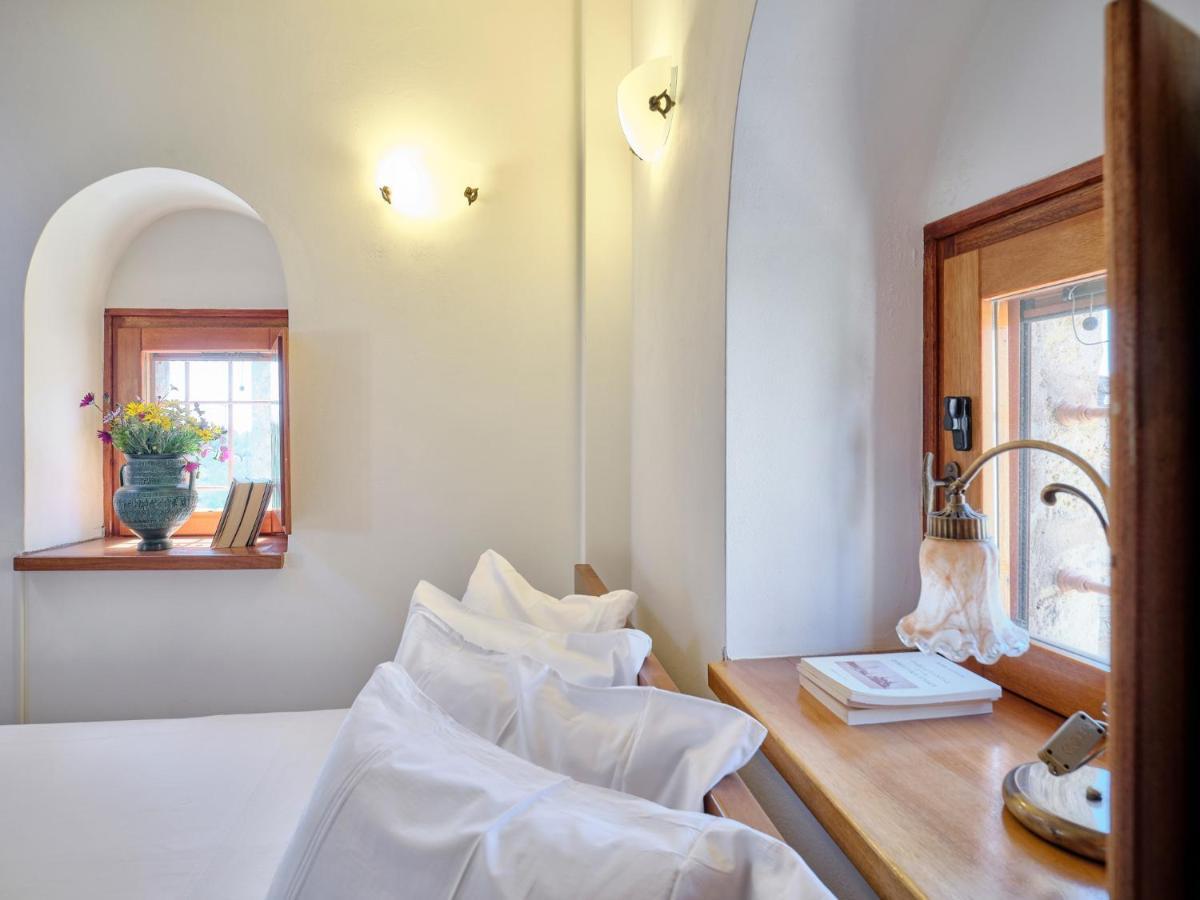 Petreas Castle Villa Kardhamili Exteriör bild